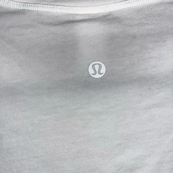 Women's lululemon NFL Miami Dolphins Cates T-Shirt Cropped Size 4 White New Tag - Picture 6 of 6